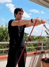 Exercice avec un elastic tendu